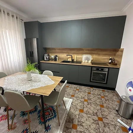 Apartamento Cozy In Tirana, Albania *
