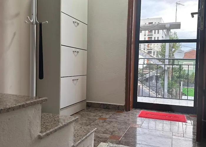 Cozy In Tirana, Albania Apartamento